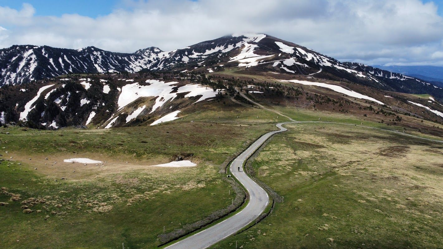 col de pailheres montagne enneigee
